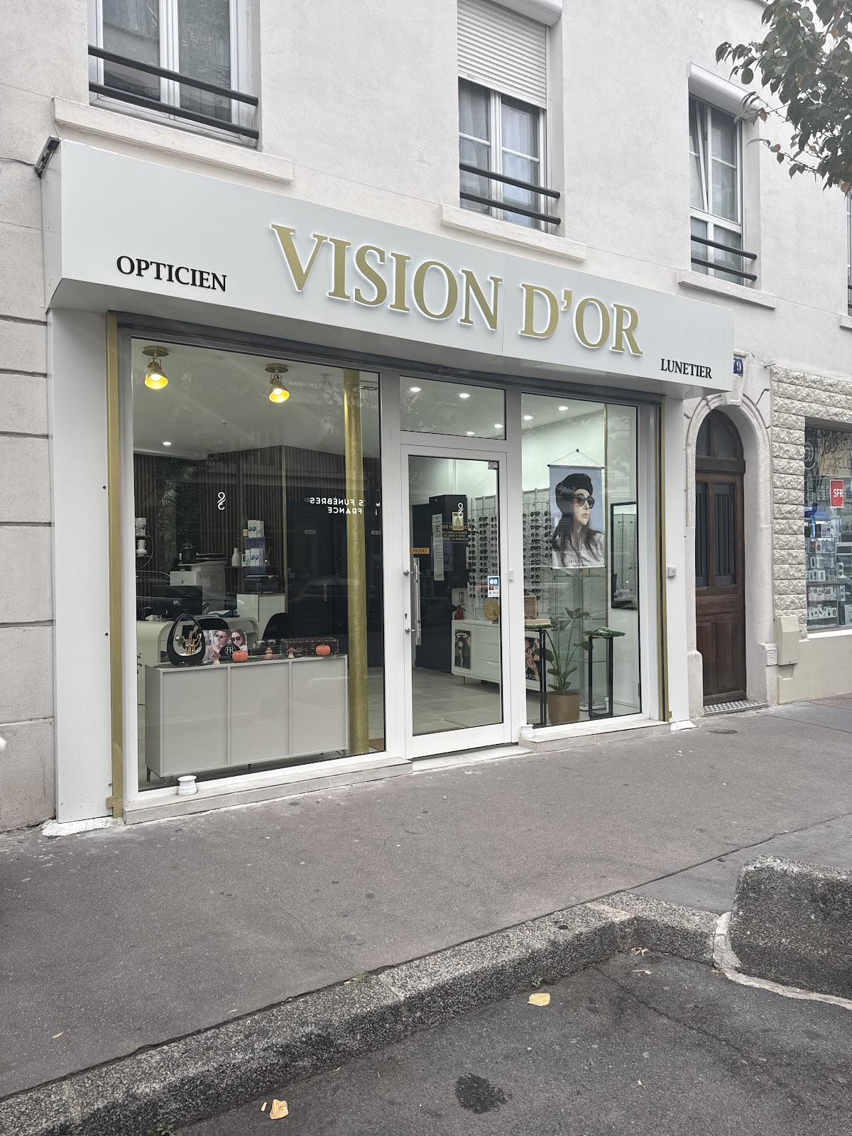 Façade de la boutique Vision d’Or, opticien au 79 rue de Colombes à Courbevoie